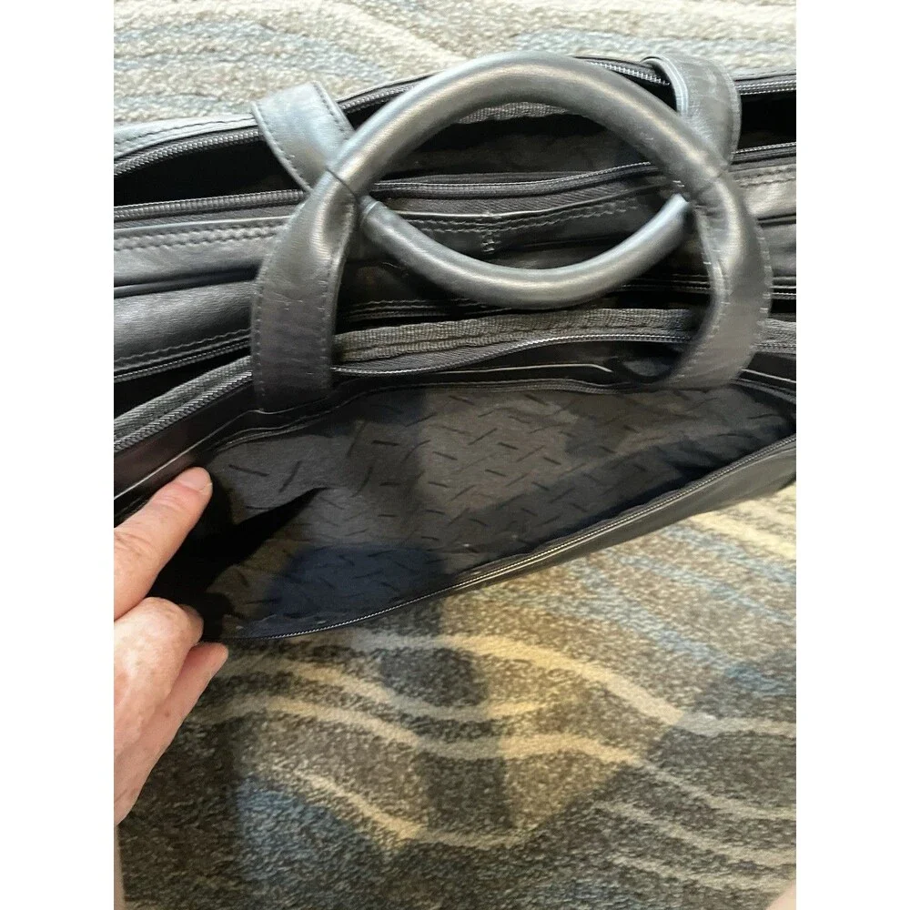 Samsonite excellent missing
